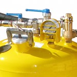 Pressure gauge positioned correctly on the tank.